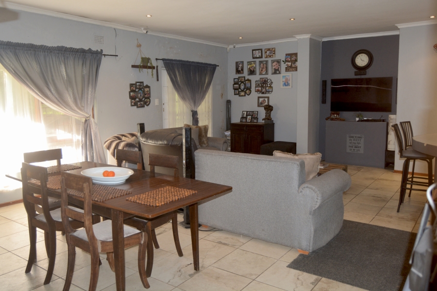 3 Bedroom Property for Sale in Sandbaai Western Cape